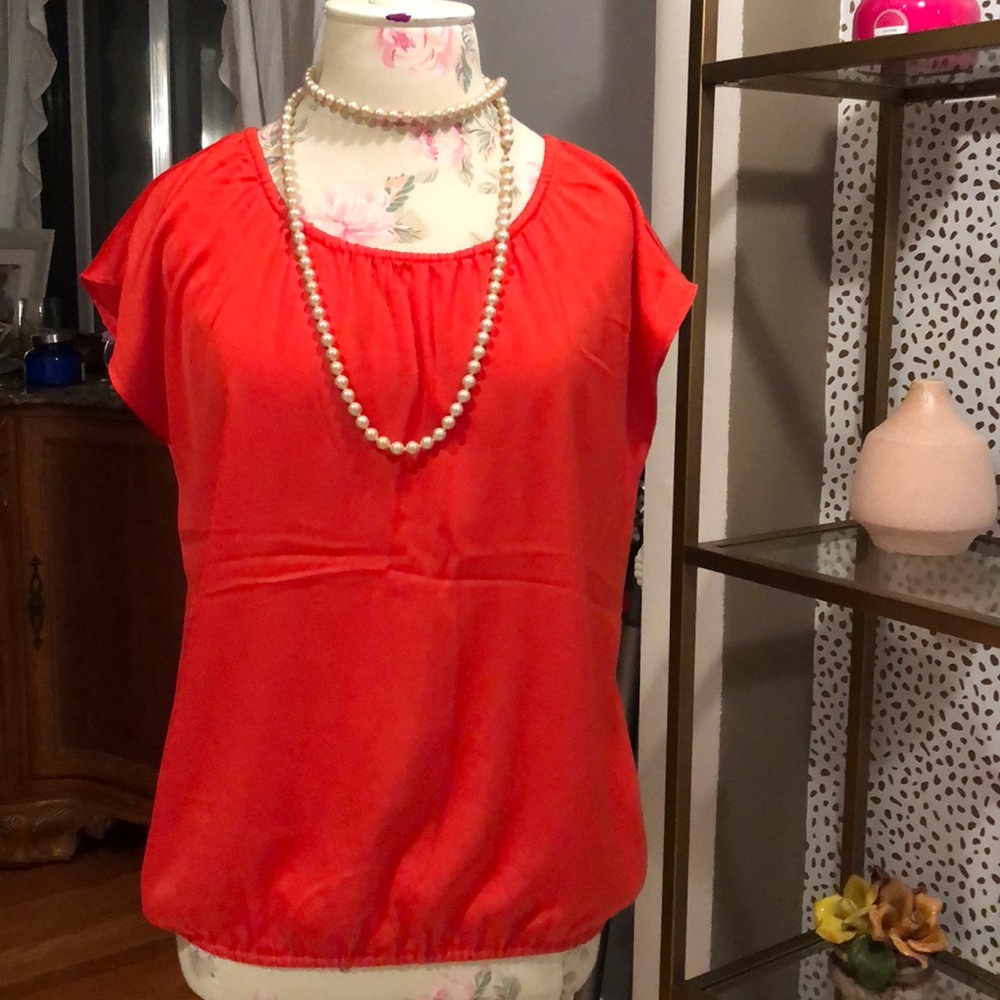 Tomato sleeveless blouse